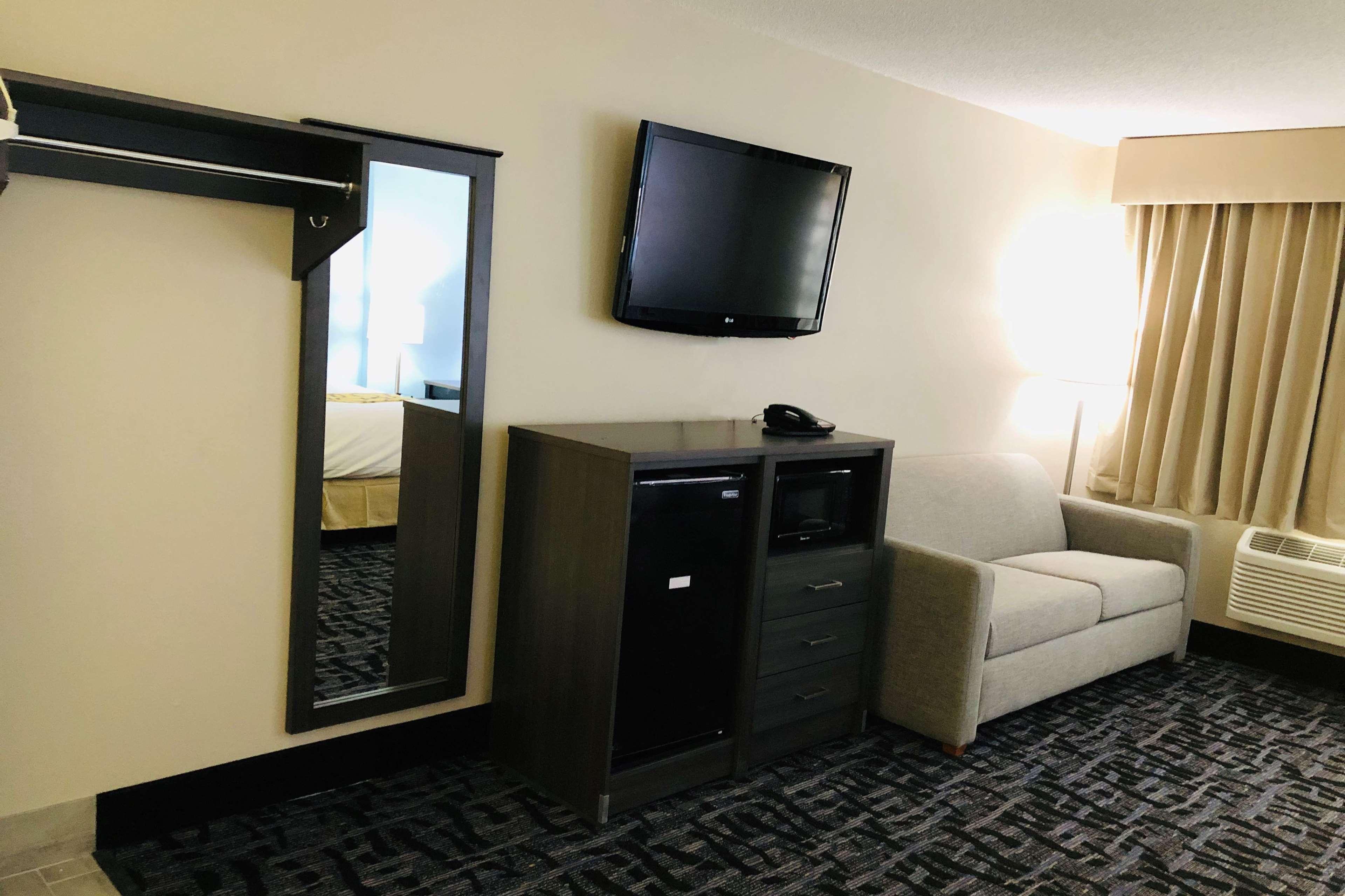Baymont By Wyndham Joliet Hotel Bagian luar foto