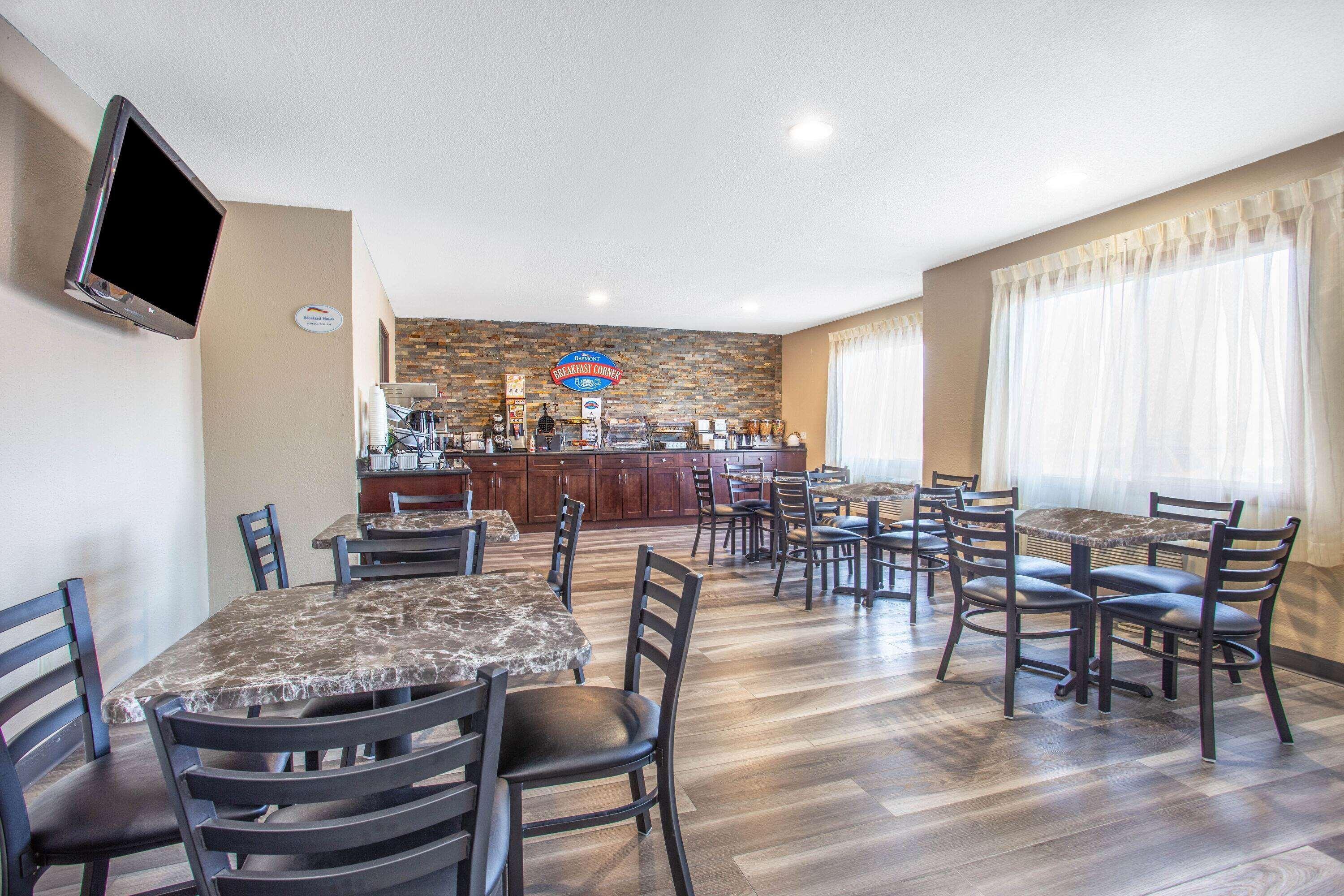 Baymont By Wyndham Joliet Hotel Bagian luar foto