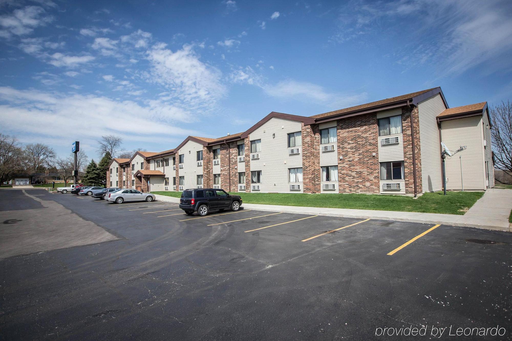 Baymont By Wyndham Joliet Hotel Bagian luar foto
