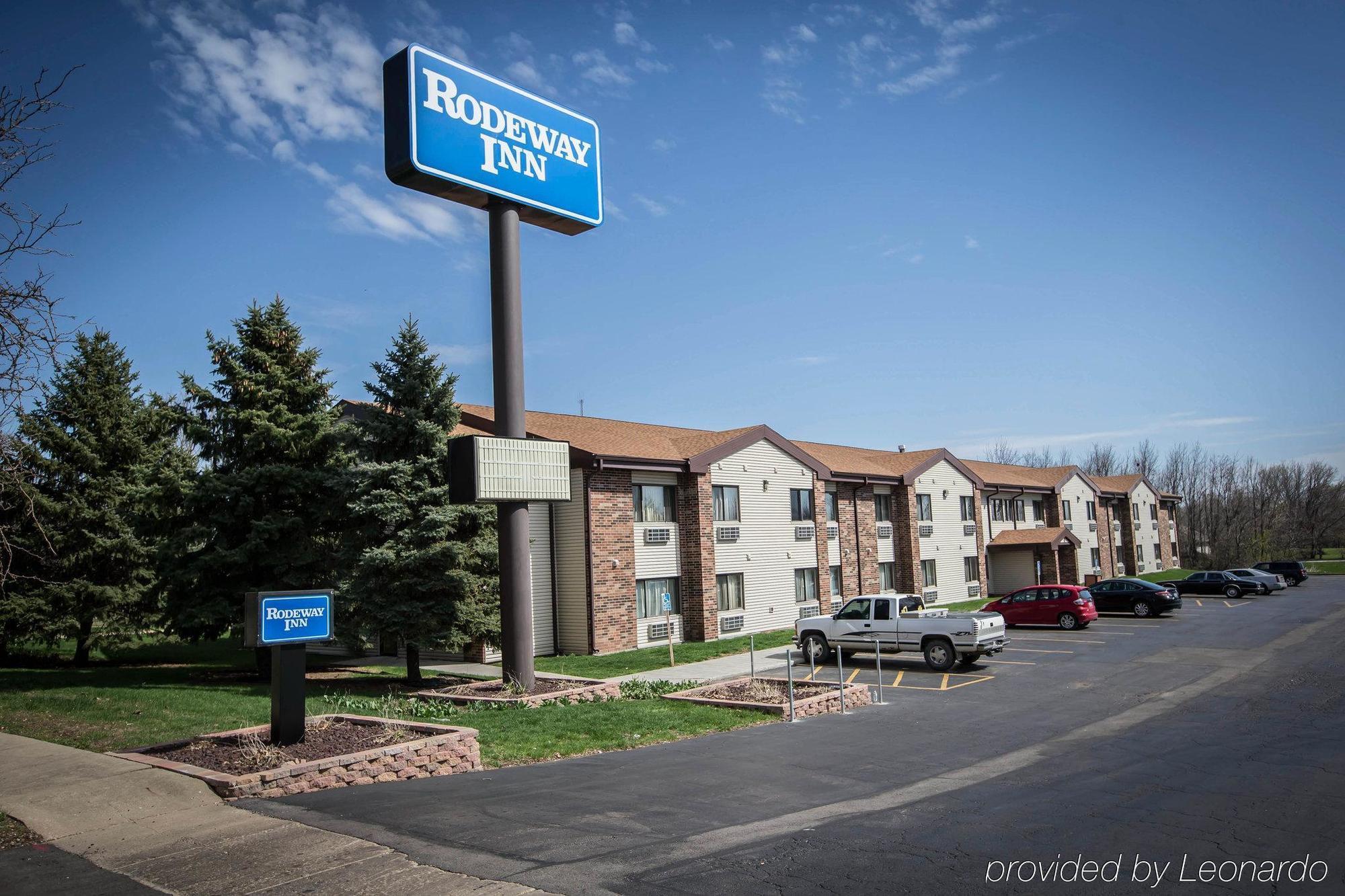 Baymont By Wyndham Joliet Hotel Bagian luar foto