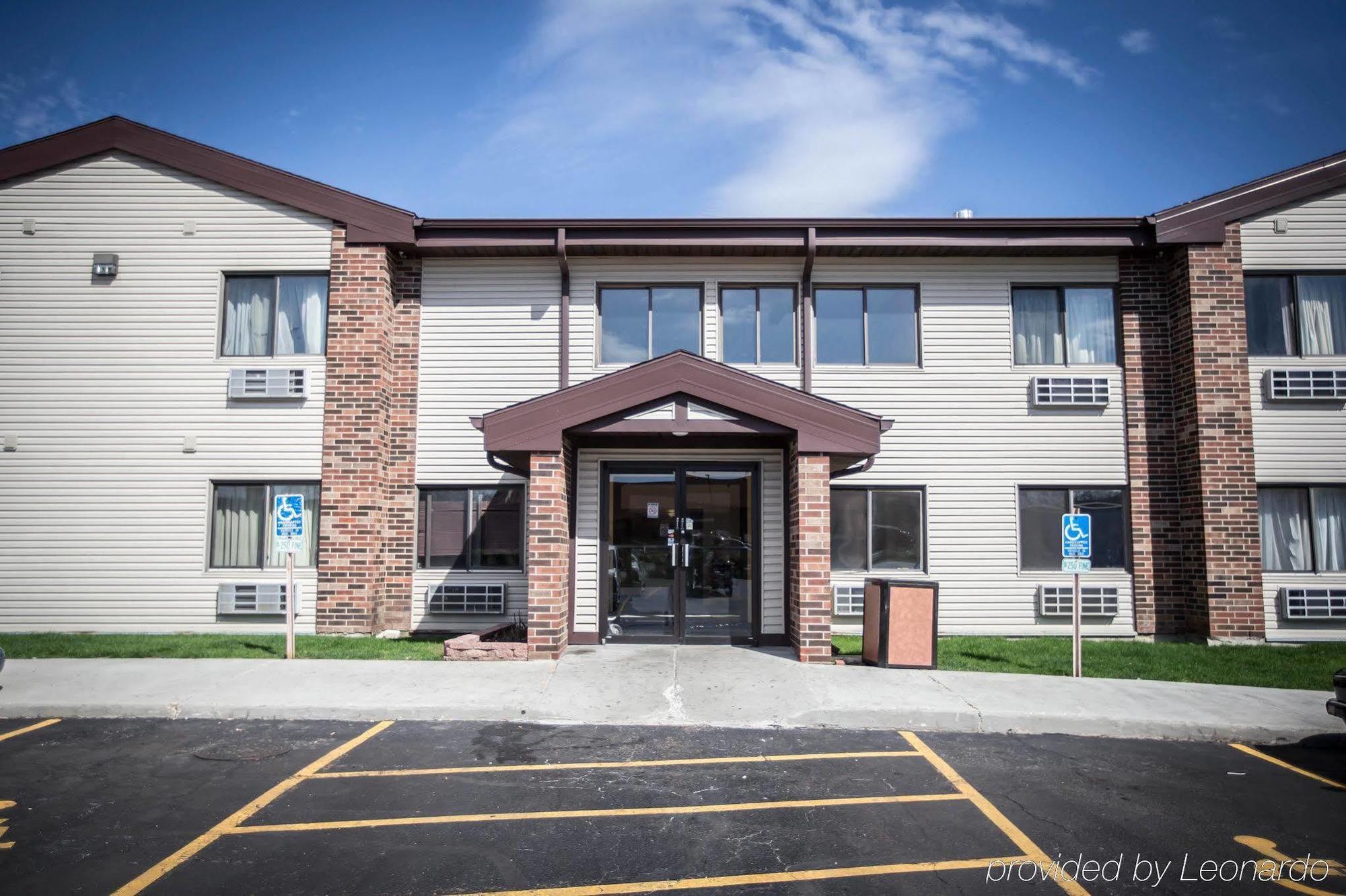 Baymont By Wyndham Joliet Hotel Bagian luar foto