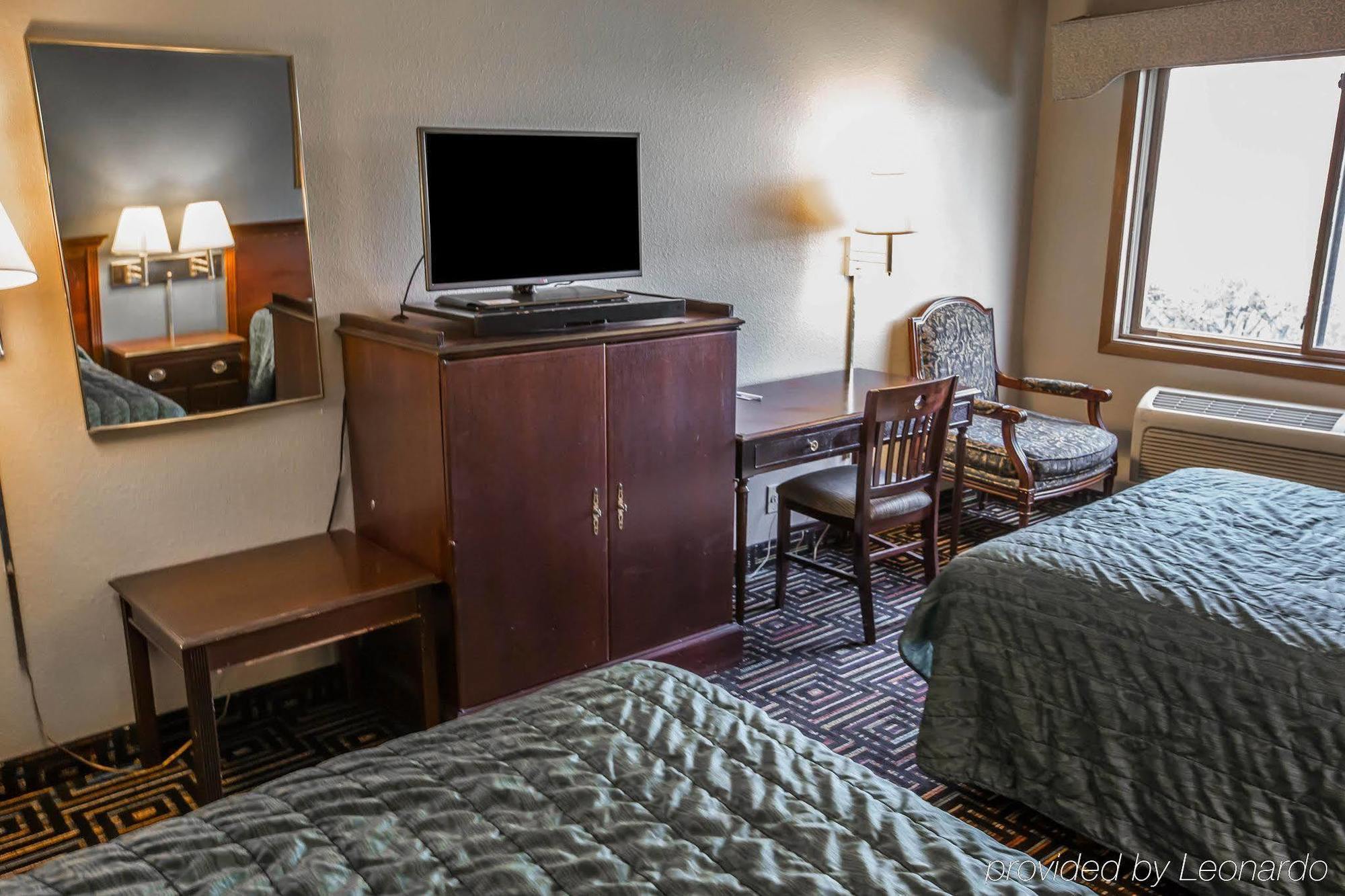Baymont By Wyndham Joliet Hotel Bagian luar foto