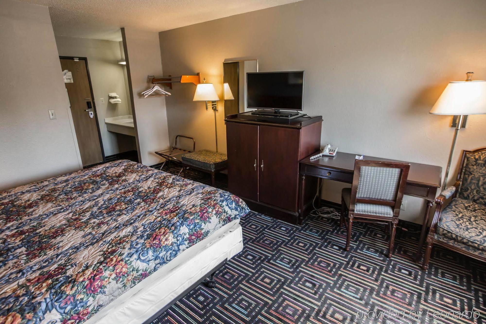 Baymont By Wyndham Joliet Hotel Bagian luar foto