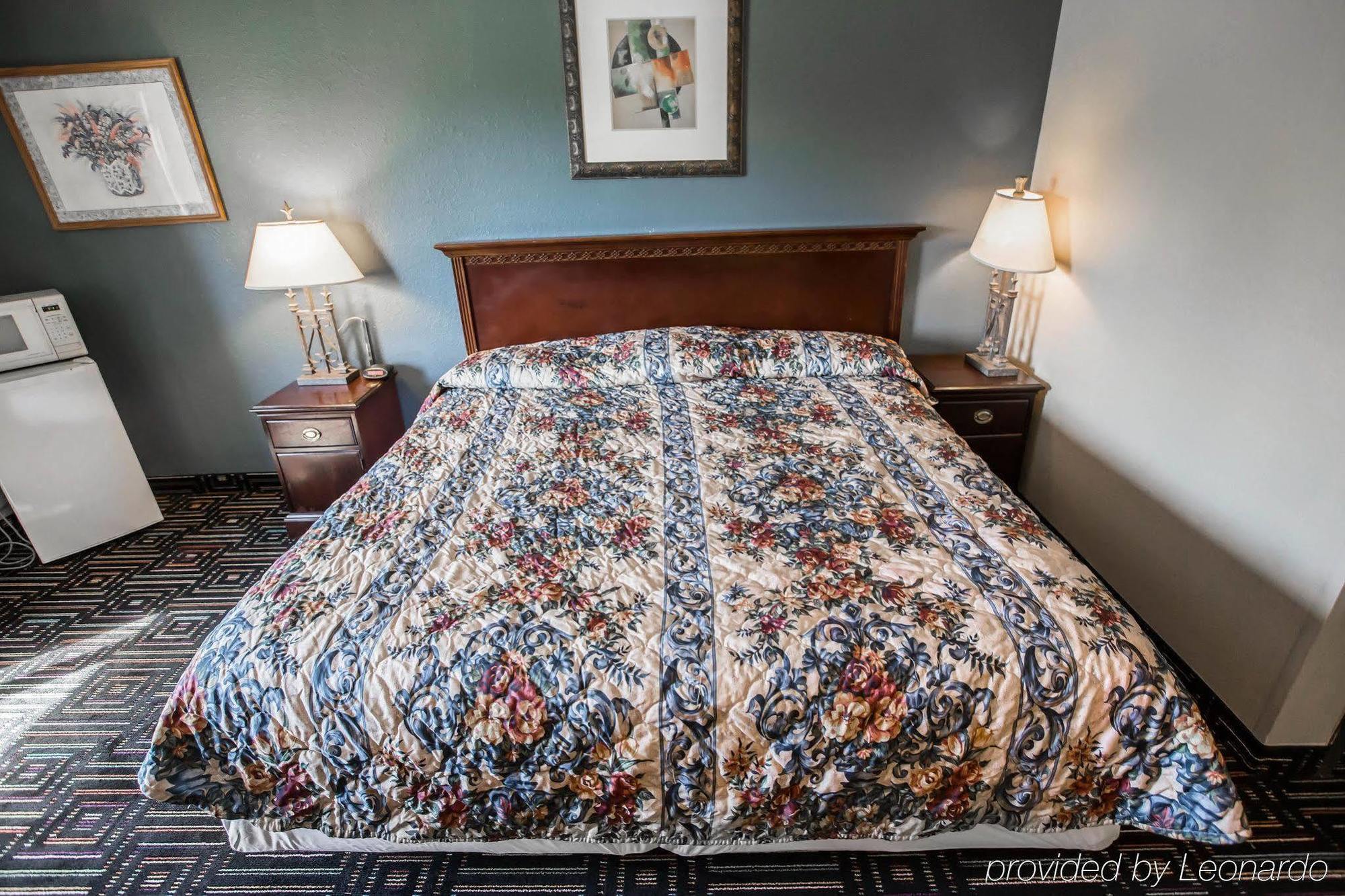 Baymont By Wyndham Joliet Hotel Bagian luar foto