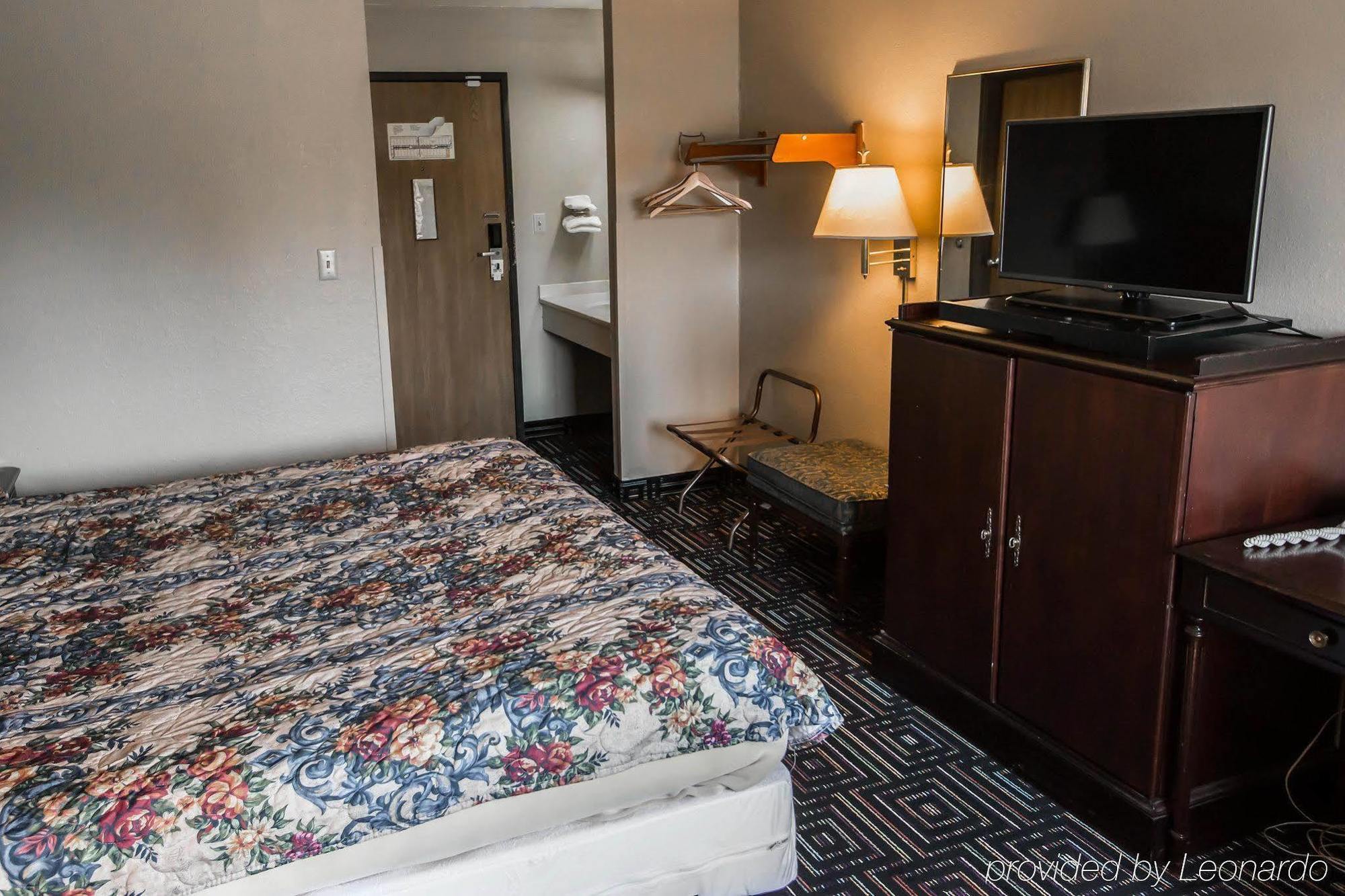 Baymont By Wyndham Joliet Hotel Bagian luar foto