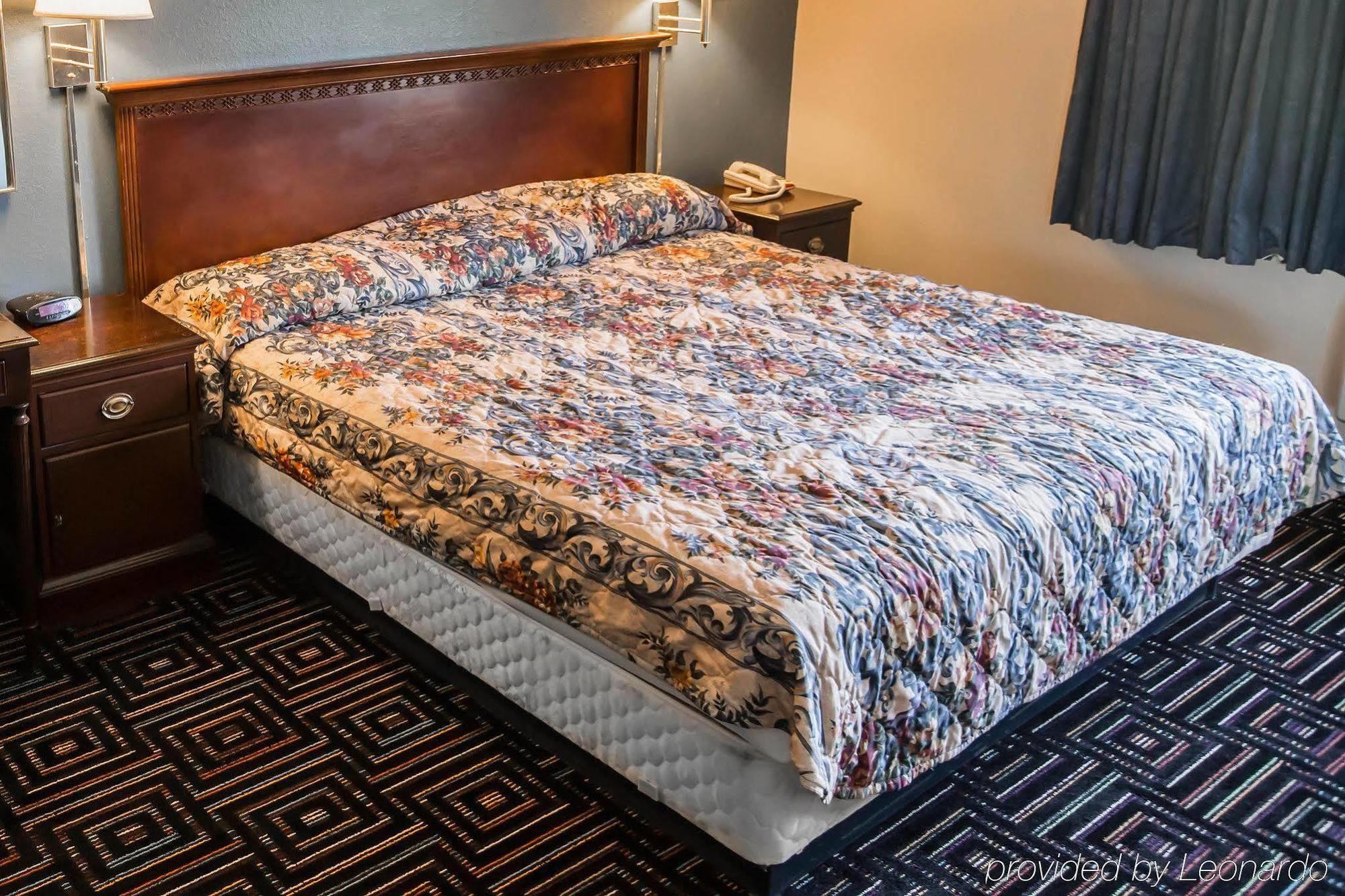 Baymont By Wyndham Joliet Hotel Bagian luar foto